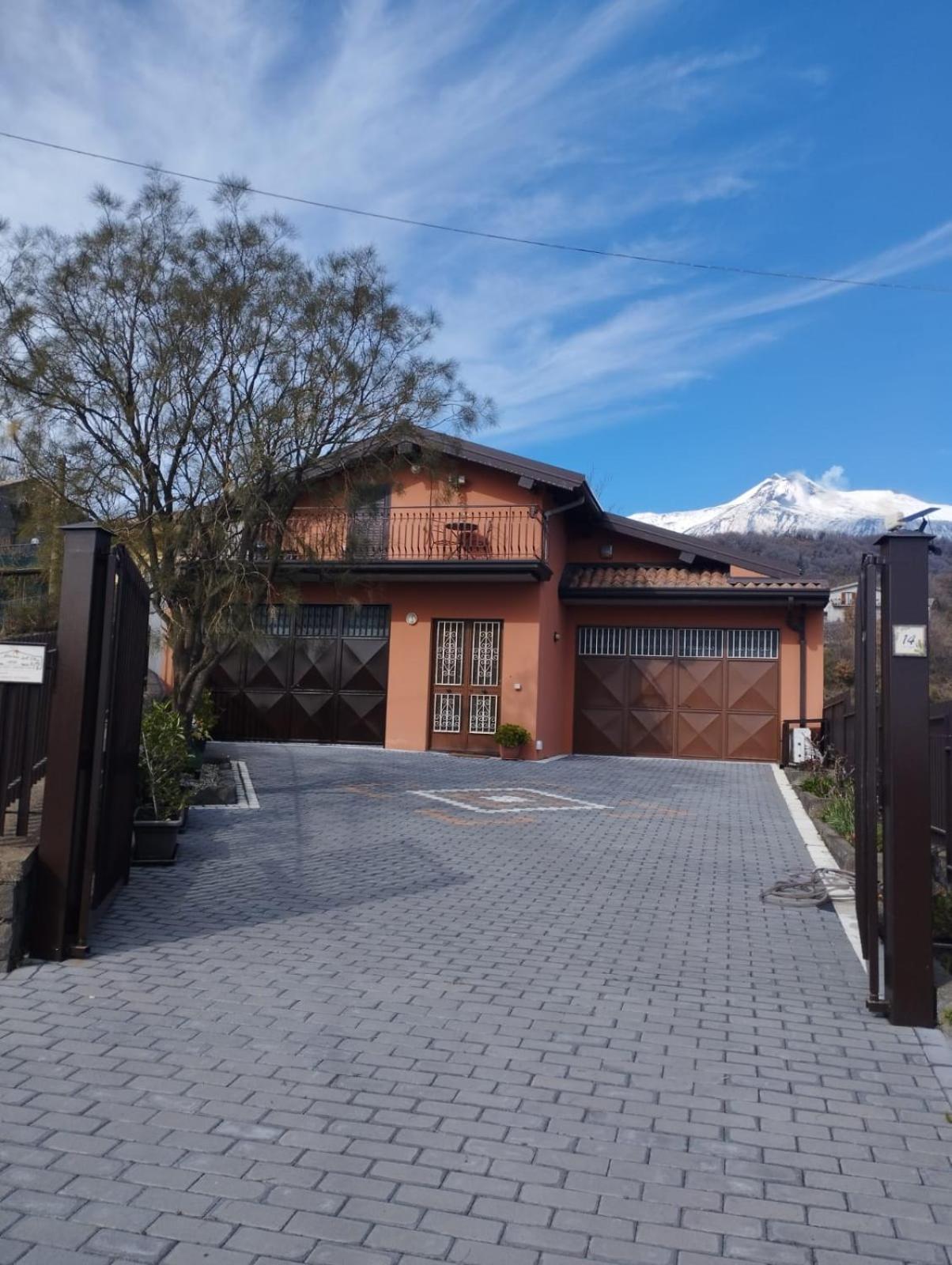 Petite Maison dell'Etna Milo Esterno foto